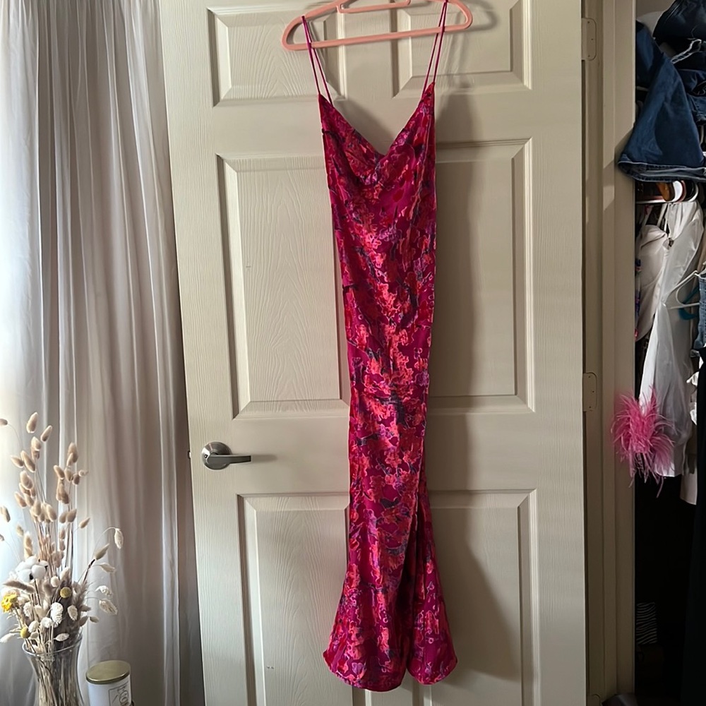 NWT. BOOHOO Cowl Neck Floral Maxi Dress.